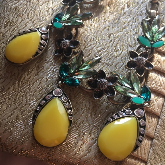 C+I Copacabana Pineapple Collar Necklace - Picture 4 of 6